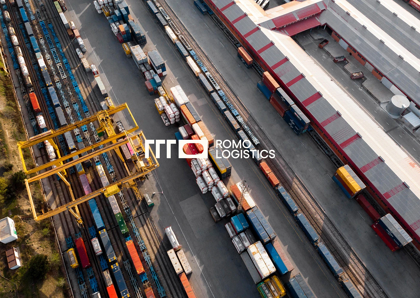 ROMO Logistics: A transport and logistics identity