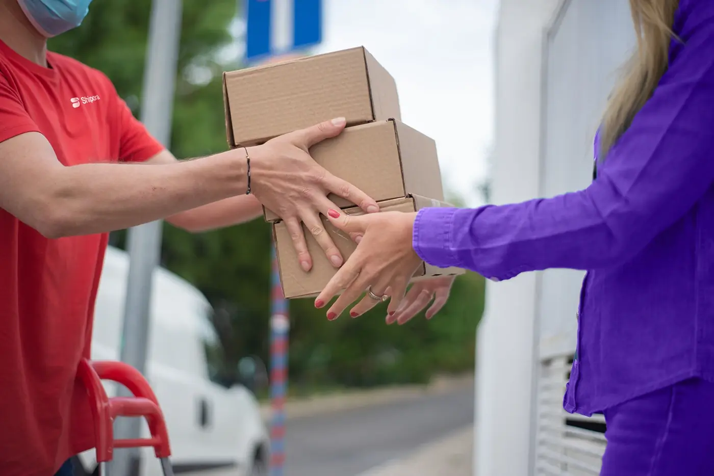 Shipora: A delivery app built around live tracking