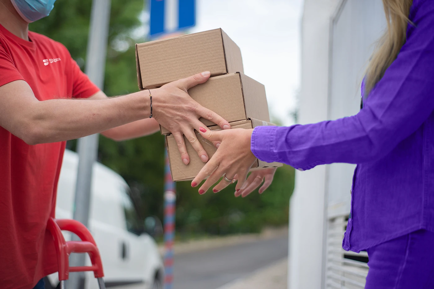 Shipora: A delivery app built around live tracking